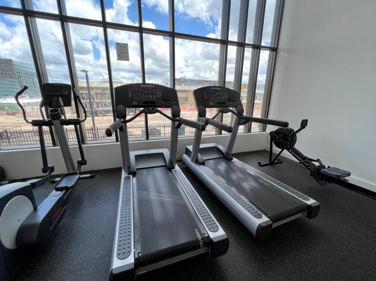 Your Luxury Weekend Getaway In Wentworth Point Apartment *