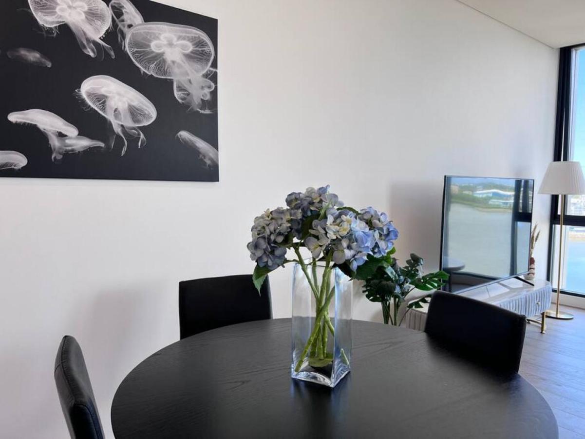 Your Luxury Weekend Getaway In Wentworth Point Apartment *